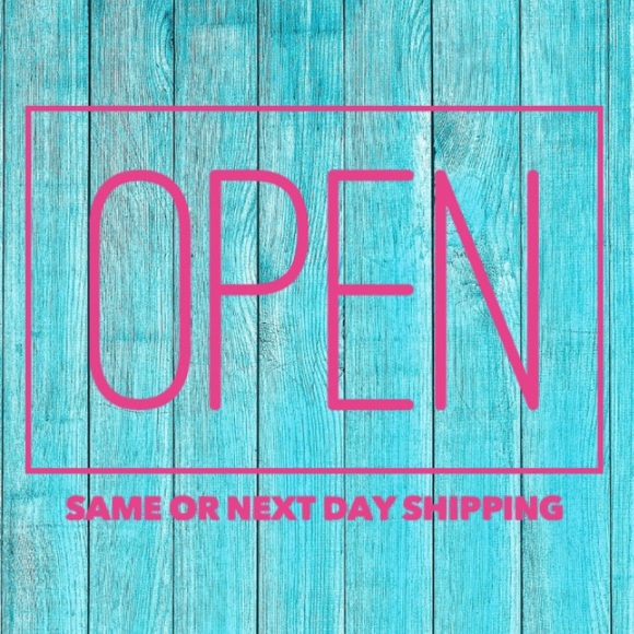 🎉SEND ME AN OFFER🎉 ✨I will accept or counter it✨ - Picture 2 of 4